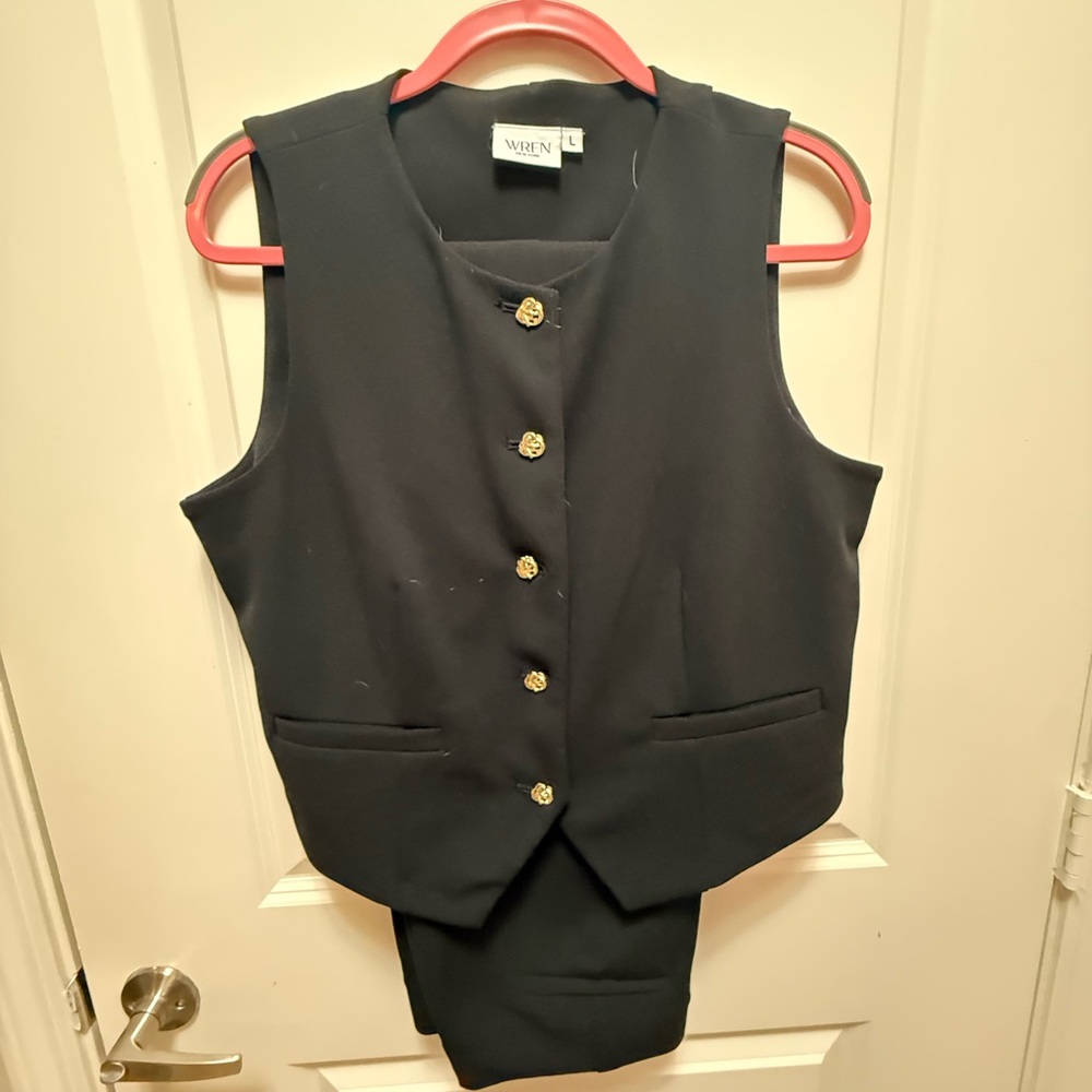 NWOT Wren Black Sleeveless Blouse and Pants Set
Never worn.